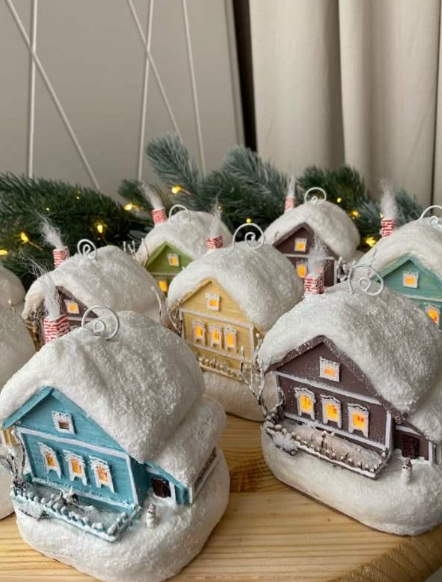 [Декор] Галина Хрисанова - Домик на ёлку (2023)_0.png